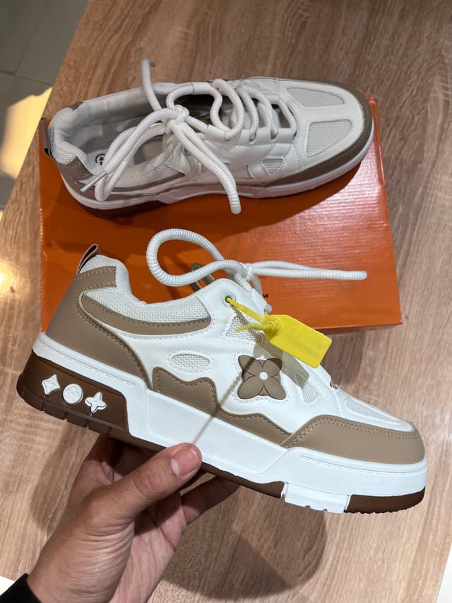 Luis vuitton beige