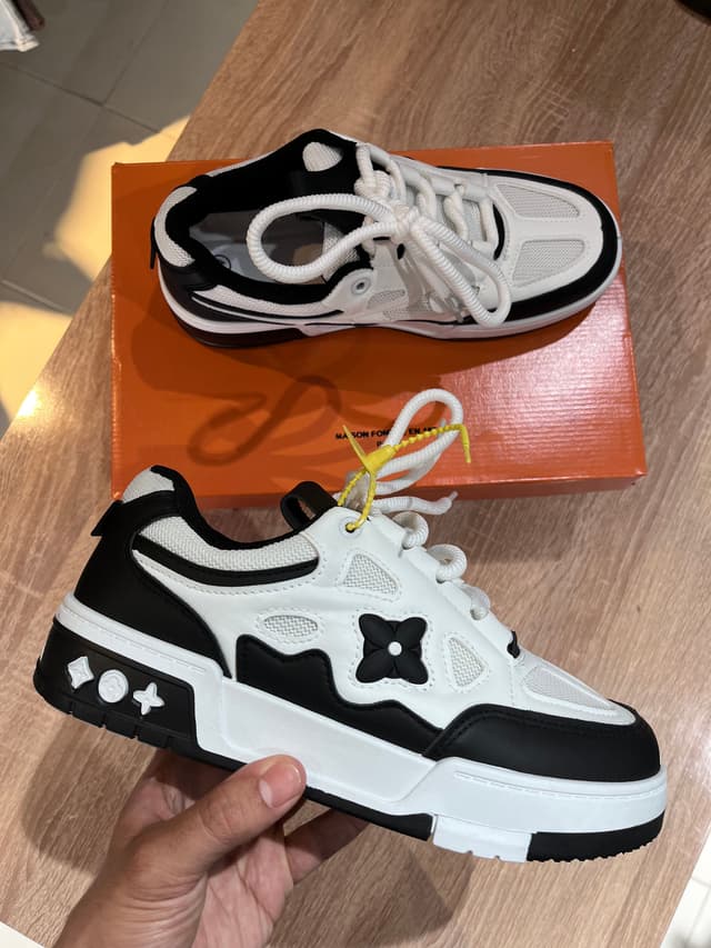 Luis vuitton black